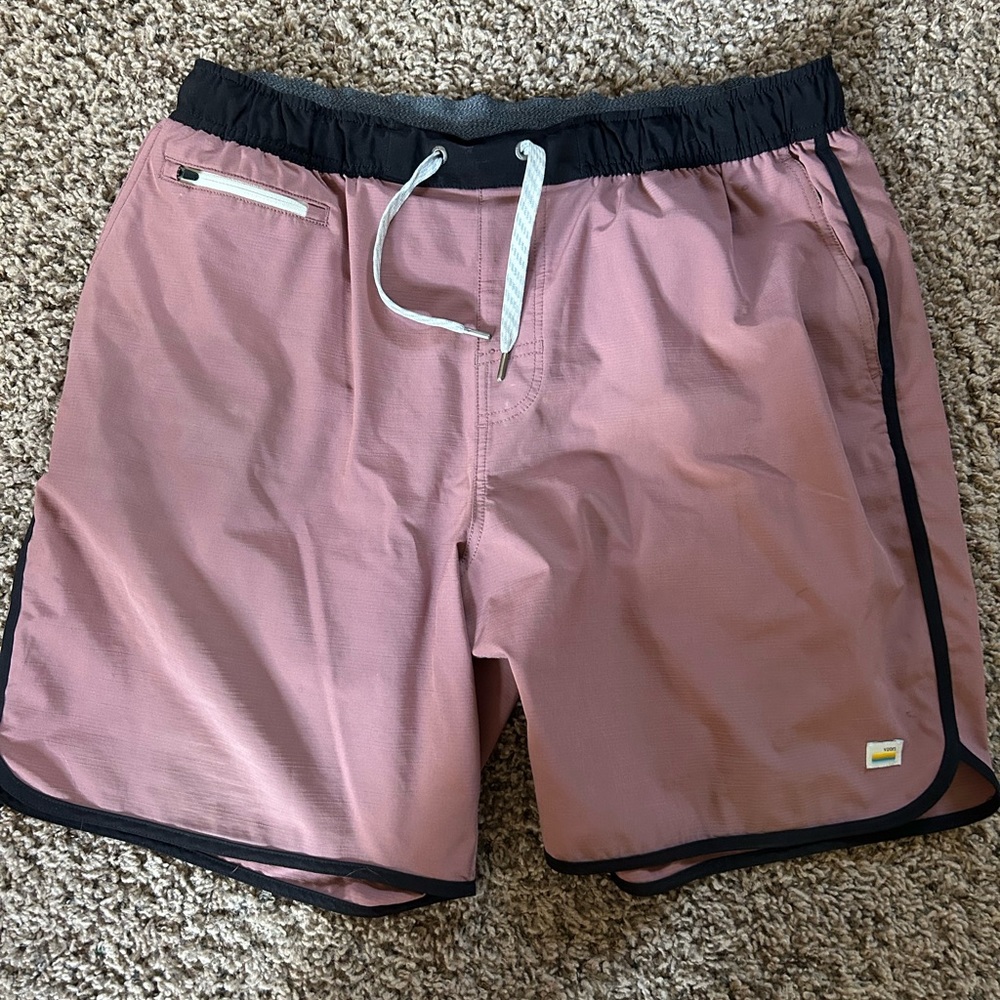 Men’s Large Vuori shorts